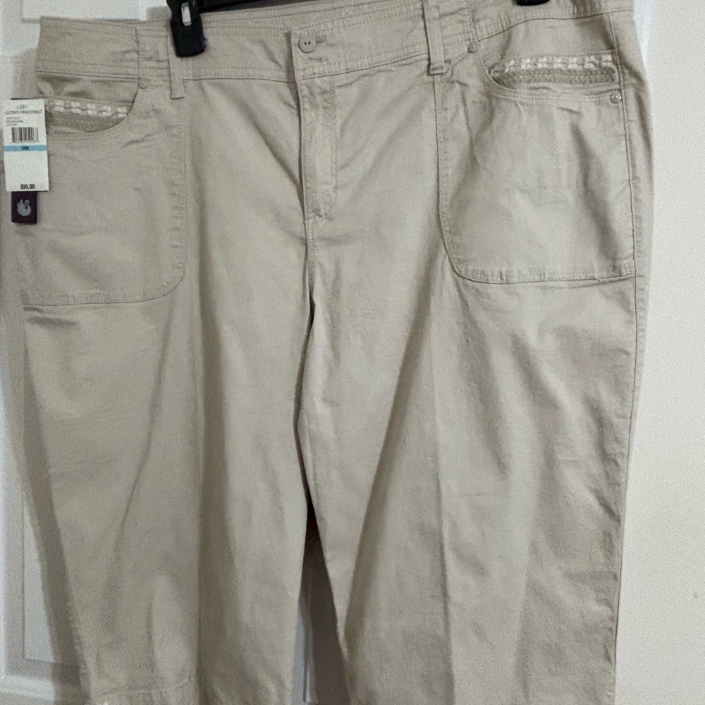 Gloria Vanderbilt Women's Tan Capris